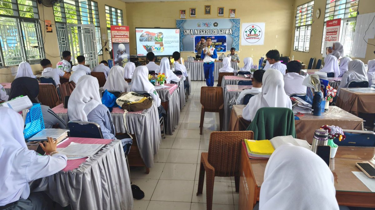 Asmo Sulsel Bersama Polres Gowa Edukasi Safety Riding Siswa SMAN 20 Gowa