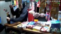 Terekam CCTV Perampok Pria Datangi Toko Kelontong di Makassar, Pemilik Diancam Sajam