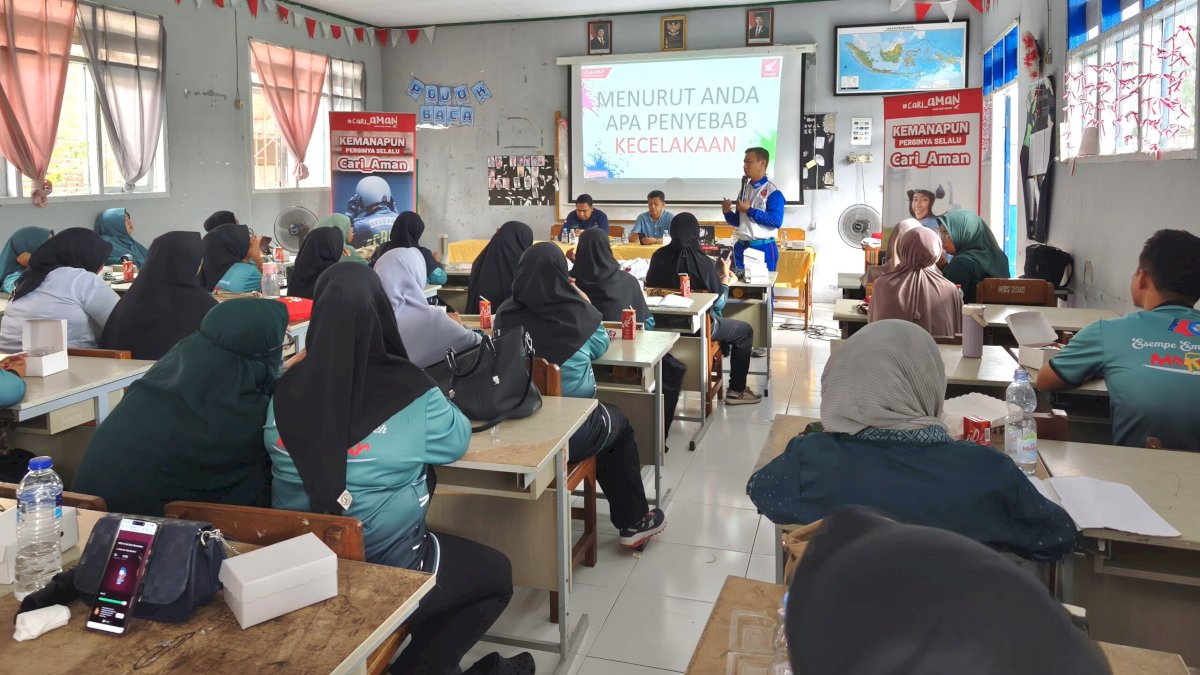 Asmo Sulsel Edukasi Safety Riding Guru dan Orang Tua Murid SMPN 40 Makassar