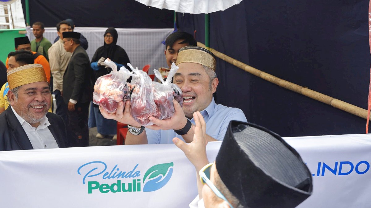 Dirut Pelindo Hadiri Penyaluran 35 Ekor Sapi Kurban Regional 4