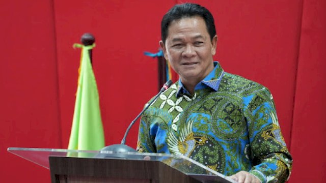 Ketua DKPP RI Heddy Lugito saat menghadiri kegiatan Seminar Nasional Integritas Penyelenggara Pemilu dan Masa Depan Demokrasi Indonesia yang digelar DKPP bekerja sama dengan Universitas Hasanuddin dan Universitas Muslim Indonesia di Fakultas Hukum Unhas, Makassar. Foto/SS