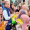 Berbagi Kebahagian Ala Rudianto Lallo, Blusukan dari Rumah ke Rumah Bagi Sembako