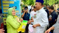 Blusukan ke Karampuang, Anggota DPR RI Rudianto Lallo Door to Door Bagikan Sembako