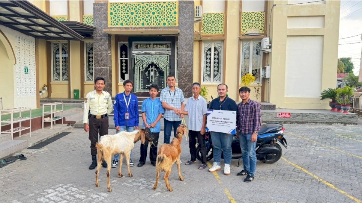 FIFGROUP Cabang Makassar II Berbagi Hewan Kurban untuk Masyarakat Nusa Tamalanrea Indah