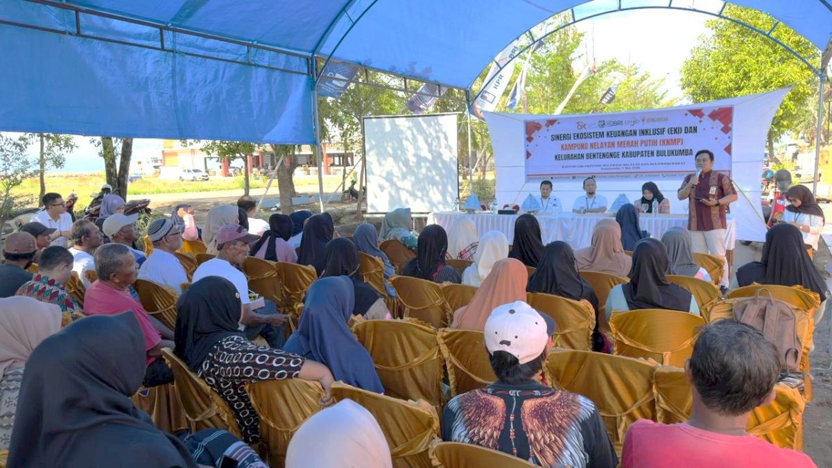 Lewat Program EKI, OJK Sulselbar dan Pemkab Bulukumba Perkuat Literasi Keuangan Nelayan