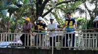 Kurangi Potensi Banjir dan Perkuat Pasokan Air Bersih, Andi Syahrum Tinjau Pengerukan Saluran Air Baku di Jalan Abdesir