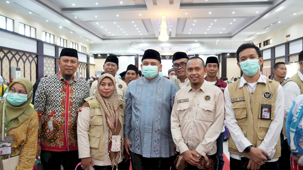 Bersama Menhaj RI, Wali Kota Munafri Sambut Jemaah Haji Kloter 17 Debarkasi Makassar
