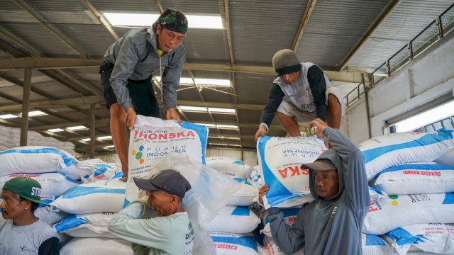 Penyaluran pupuk subsidi di Sulsel sesuai aturan prinsip 7T. Foto: Istimewa.