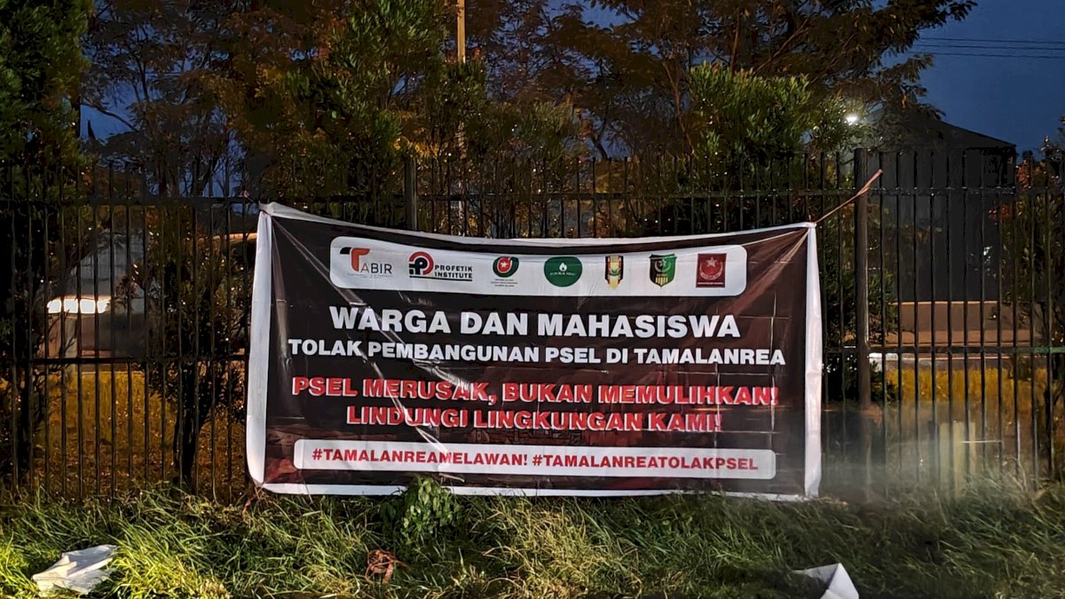 Warga dan Mahasiswa Pasang Baliho Penolakan PSEL di Tamalanrea, Pertanyakan Izin Amdal