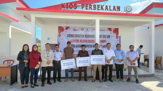 Progran EKI OJK Sulselbar bantu nelayan pesisir di Mamuju Tengah kelolah keuangan. Foto: Istimewa.