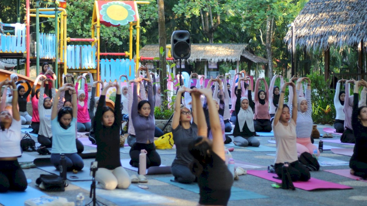 Bugis Waterpark Kembali Gelar Nature Yoga, Diikuti 127 Peserta