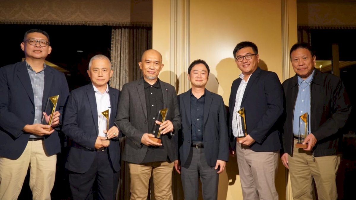 Konsistensi Melayani Pelanggan 23 Tahun, Kalla Translog Raih Platinum Fleet Toyota di Jepang