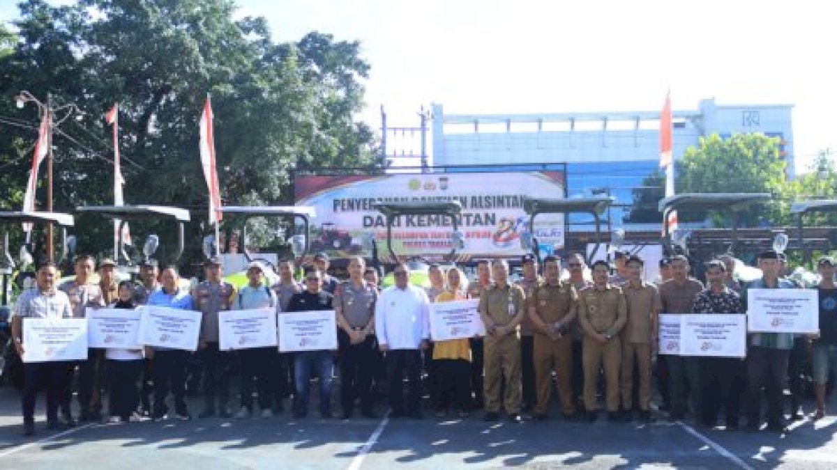 Pemkab Takalar, Kementan, dan Polri Salurkan 13 Unit Alsintan untuk Perkuat Produktivitas Petani