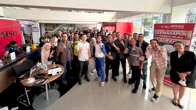 Asmo Sulsel edukasi safety riding karyawan Astra Daihatsu Makassar. Foto: Istimewa.