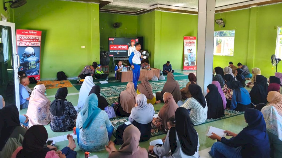 Asmo Sulsel Edukasi Orang Tua SMAN 20 Gowa, Ingatkan Pentingnya Pakai Helm Meski Jarak Dekat