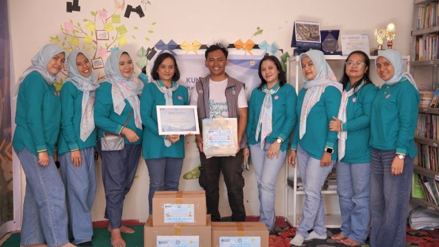 PIKK PLN UIP Sulawesi donasi buku di Hari Anak Nasional. Foto: Istimewa.