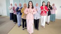 Srikandi PLN UIP Sulawesi Kenakan Kebaya Peringati Hari Kebaya Nasional