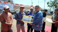 Munafri Salurkan 2.000 Liter Pupuk dan Ribuan Kilogram Benih untuk Kelompok Tani Makassar
