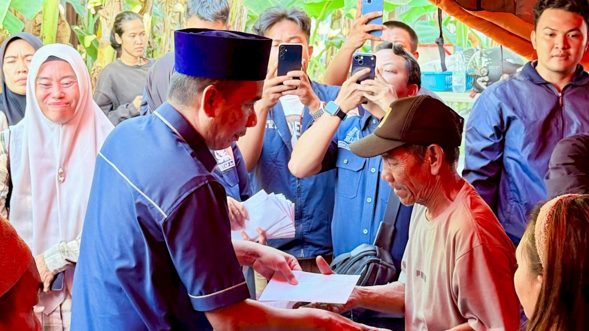 Rudianto Lallo Beri Bantuan Korban Kebakaran di Tallo, Ada Paket Sembako Hingga Uang Tunai
