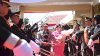 Penuh Haru, AKBP Restu Wijayanto dan Istri Dilepas dengan Isak Tangis Personel Polres Bulukumba
