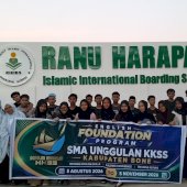 SMA Unggulan KKSS Bone Rintisan Amran Sulaiman Luncurkan English Foundation Program