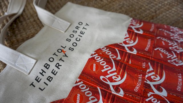 Produk Liberty Sociaty dari daur ulang sampah. Foto: Istimewa.