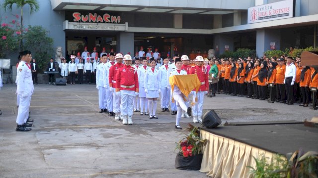 Claro Makassar menggelar upacara bendera Hari Kemerdekaan RI ke-81. Foto: Istimewa.