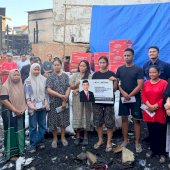 Yayasan Anak Rakyat dan Kemensos Kolaborasi Salurkan Bantuan untuk Korban Kebakaran di Tamalanrea