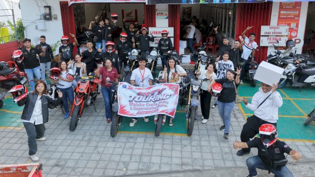 Dealar Maluku Graha Motor bersama Komunitas jelajah ikon Kota Ambon. Foto: Istimewa.
