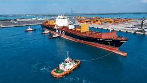 IPCM Kawal Sandar Perdana Kapal Panamax MSC Bremerhaven V di Patimban