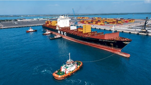 IPCM kawal sandar perdana kKapal Panamax MSC Bremerhaven V di Patimban. Foto: Istimewa.