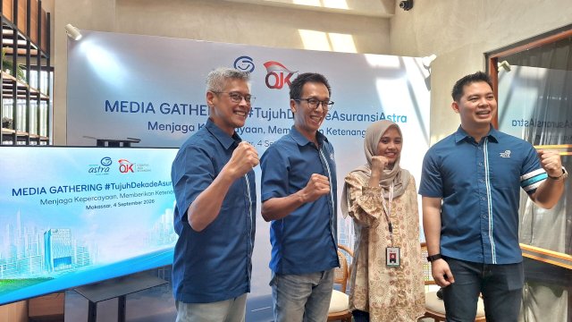 Asuransi Astra bersama OJK bahas perlindungan konsumen dalam Media Gathering 70 tahun di Makassar. Foto: Istimewa.