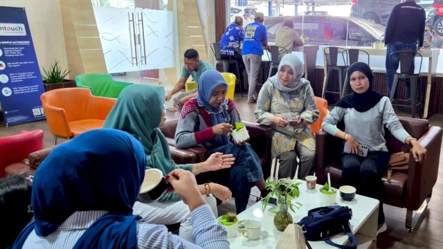 Kalla Toyota padukan kearifan lokal dan kepedulian lingkungan di Hari Pelanggan Nasional. Foto: Istimewa.