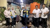 Dipimpin Kawil IV PDAM Makassar, Bantuan Air Bersih Gratis untuk Warga Tembus Lorong Bara-Baraya hingga Malam