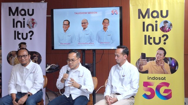 Press conference Indosat 5G di Makassar yang dihadiri SVP Head of Region Sulawesi IOH Beni Iskandar (tengah). Foto: Sri Wahyu Diastuti / Sulselsatu.com.