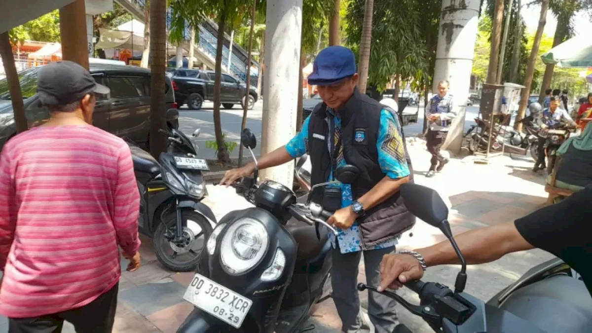 Cegah Gangguan Pejalan Kaki, Perumda Parkir Sterilisasi Trotoar SDN Sudirman