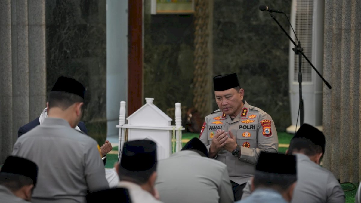 Kapolda Sulsel Bersama PJU Gelar Salat Subuh Berjamaah di Sejumlah Masjid di Kota Makassar