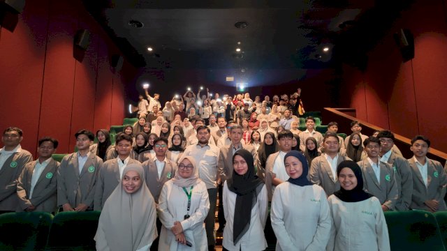 Penyambutan mahasiswa baru Kalla Institute yang berlangsung di Bioskop. Foto: Istimewa.