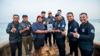 Abadikan Warisan Maestro, Buku Fotografi Phinisi Diserahkan ke Pemkab Bulukumba