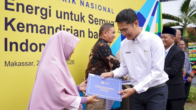 General Manager PLN UIP Sulawesi di Hari Listrik Nasional (HLN) ke-81. Foto: Istimewa.
