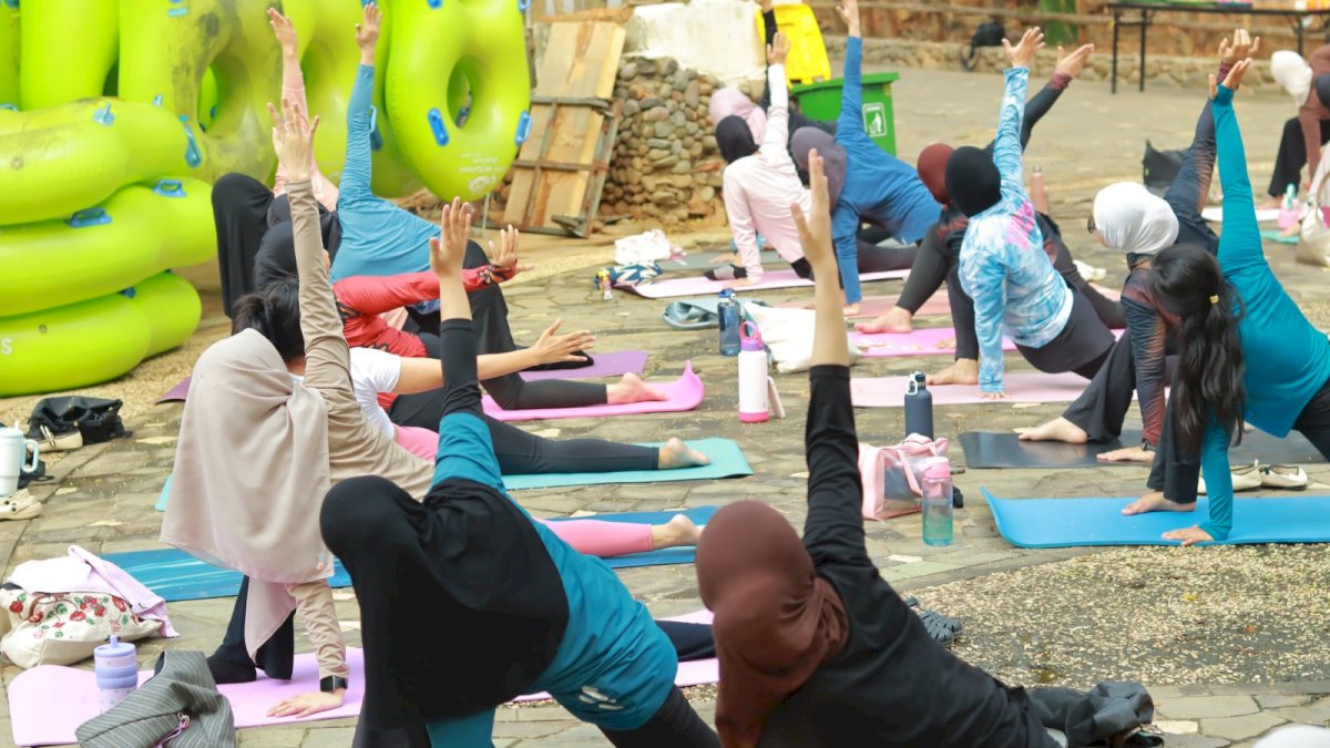 Bugis Waterpark Gelar Nature Yoga HUT KALLA ke-74