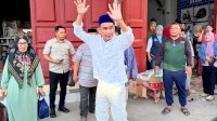 Rudianto Lallo Kembali Blusukan, Kunjungi Tokoh Masyarakat dan Bagi Bantuan