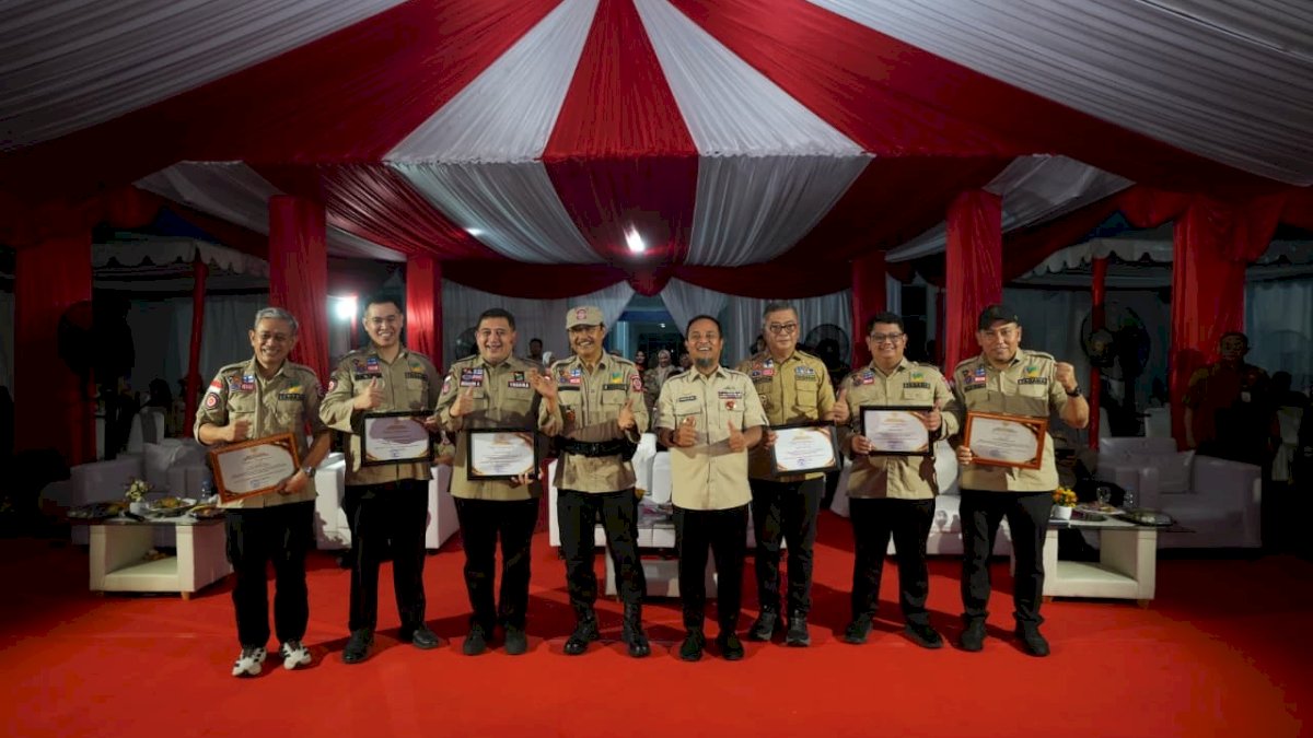 Wali Kota Makassar Terima Penghargaan Mensos RI atas Dedikasi Penanggulangan Bencana
