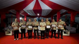 Wali Kota Makassar Terima Penghargaan Mensos RI atas Dedikasi Penanggulangan Bencana